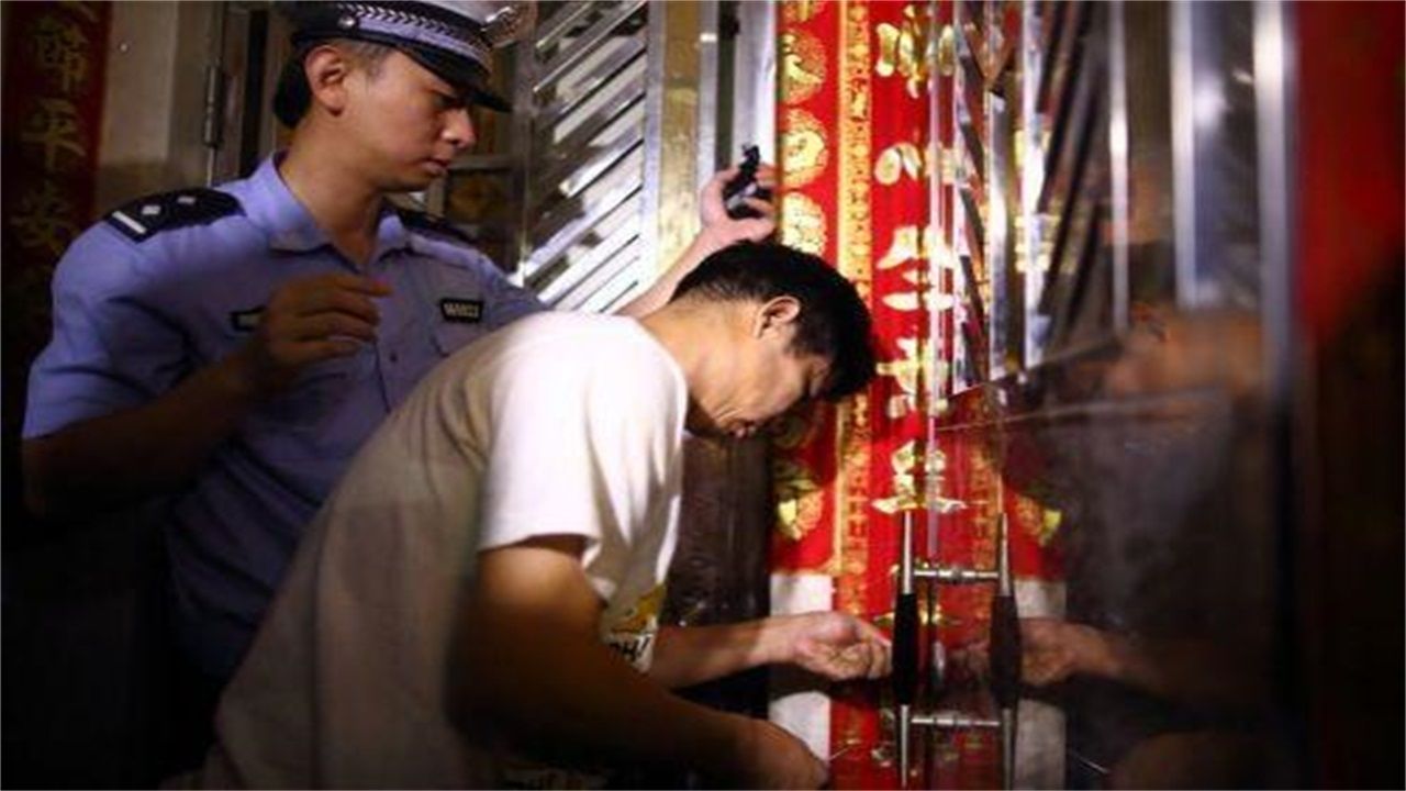 龙场镇请开锁师傅开了锁后，师傅为什么一般都不进门，就算主人请也不进去？